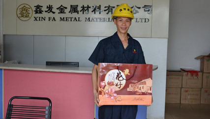 中秋將至，冷軋不銹鋼帶廠家鑫發金屬對優秀員工進行拜節慰問